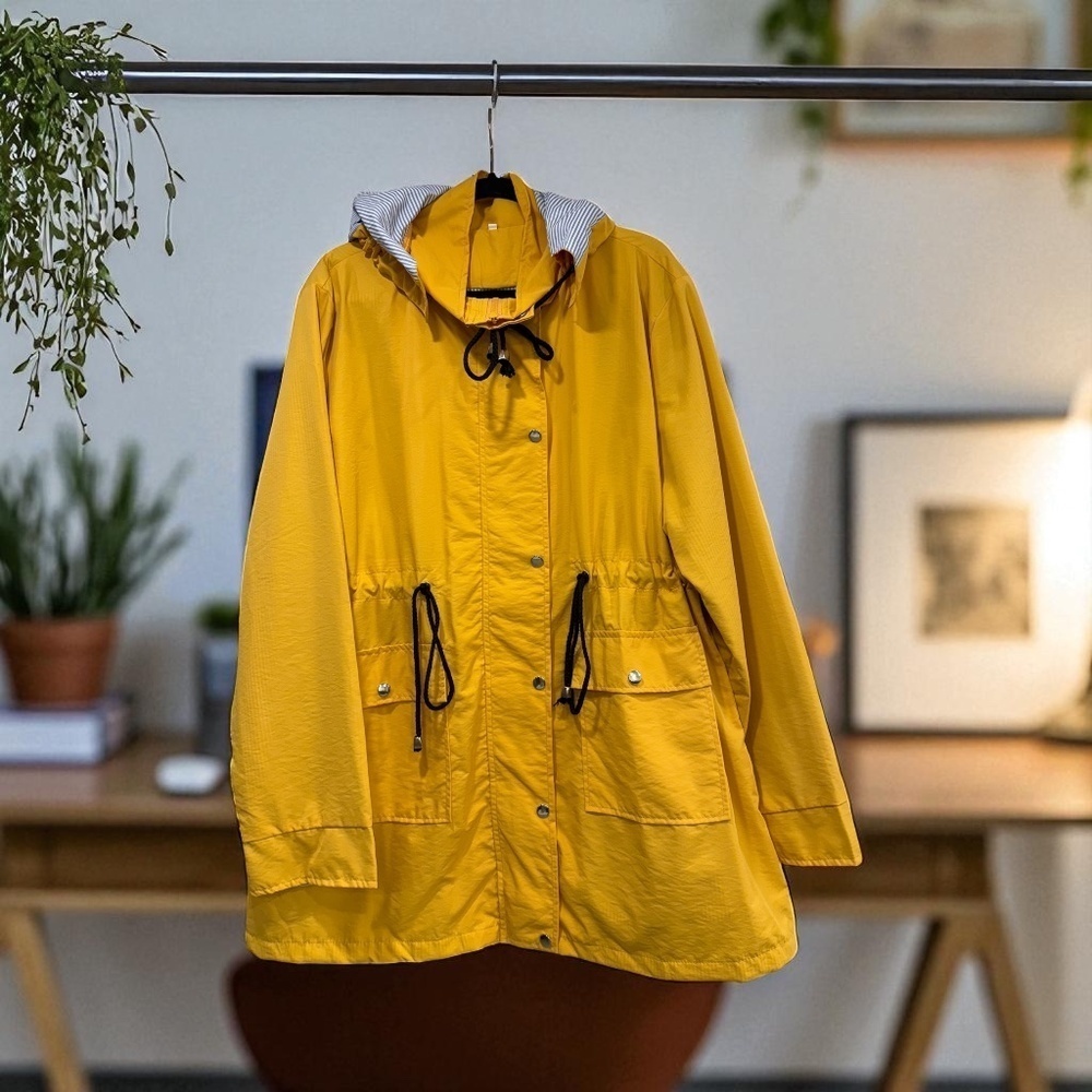 Women’s Hooded Windbreaker Raincoat